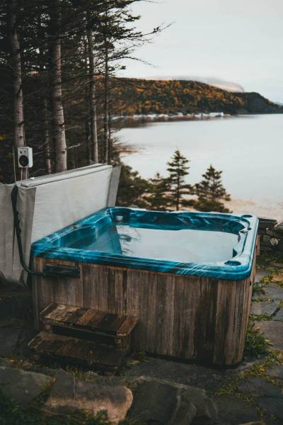 Installation d'un spa haut de gamme en extérieur 